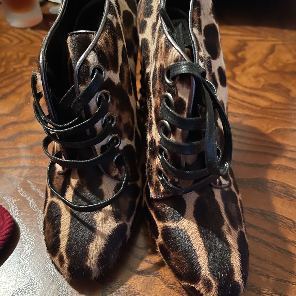 Dolce & Gabbana Leopard Lace Ankle Boots/Booties/Heels sz US 6